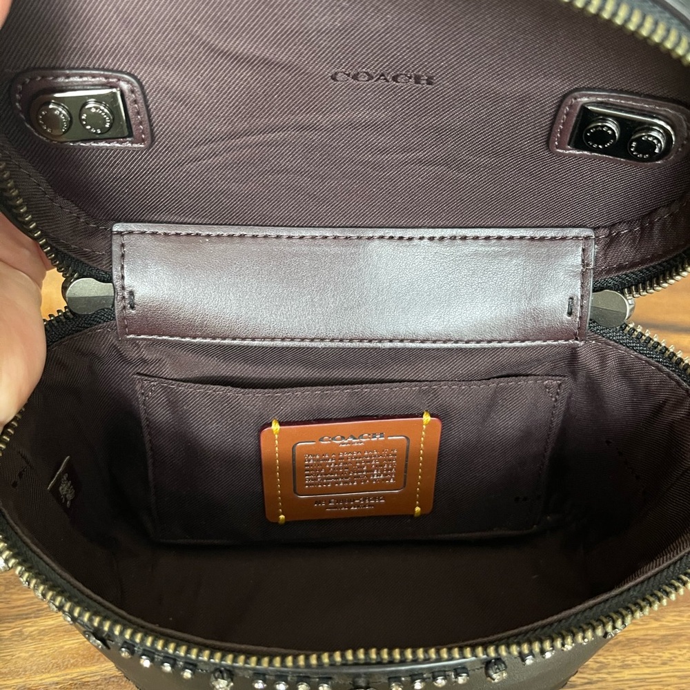 Coach - Picture 5 of 6